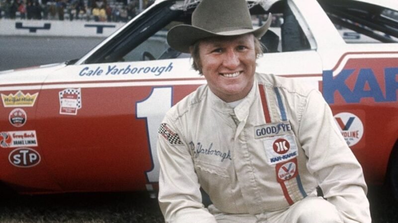 Cale Yarborough, lenda da NASCAR, morre aos 84 anos