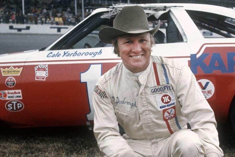 Cale Yarborough, lenda da NASCAR, morre aos 84 anos