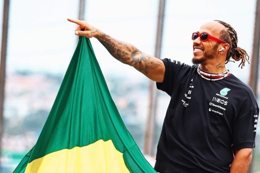 Lewis Hamilton deixa Bahia e vai para Rio do Janeiro