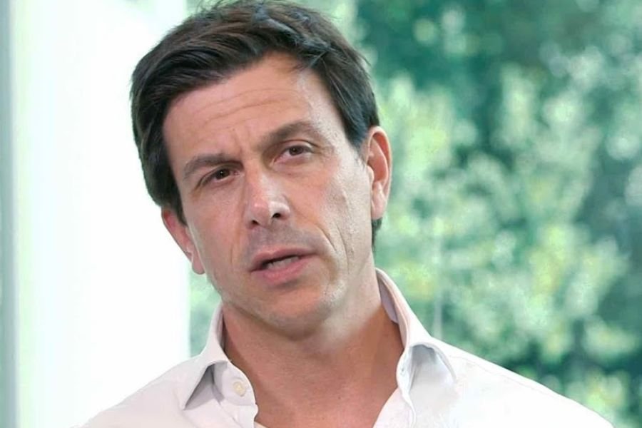 Toto Wolff renova contrato com Mercedes até 2026