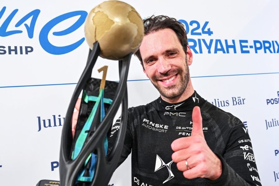 Fórmula E: Jake Dennis vence e-Prix de Diriyah e Vergne iguala recorde de poles