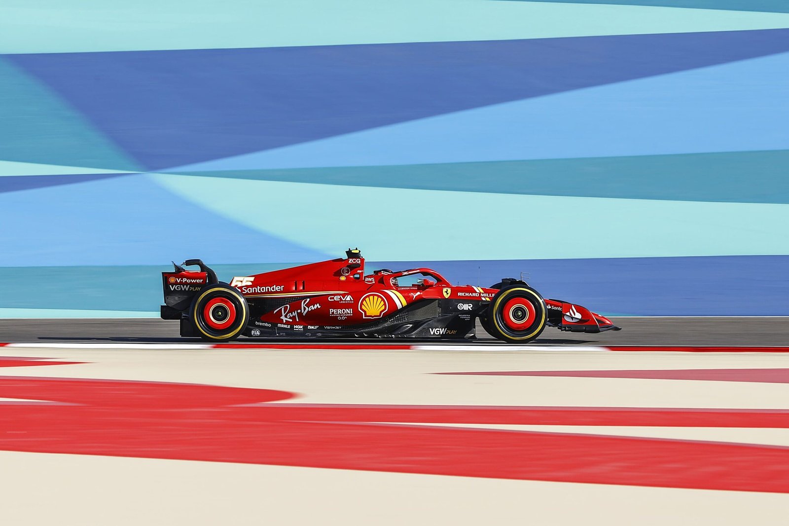 Ferrari domina segundo dia de testes no Bahrein