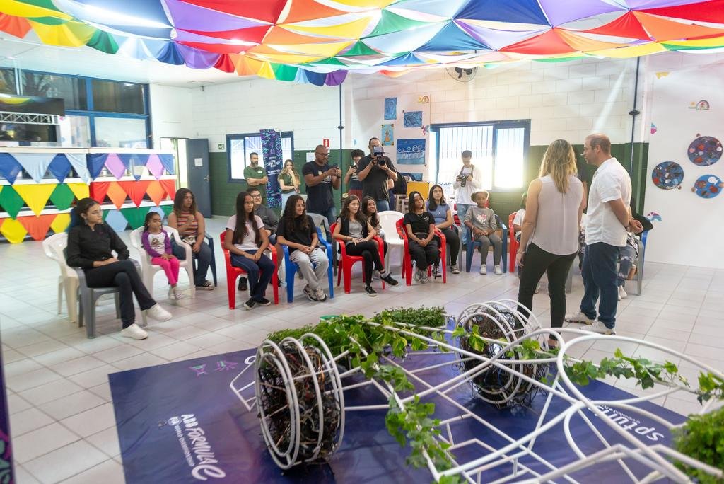 Crianças e adolescentes da Casa do Zezinho conhecem mais sobre a Formula E