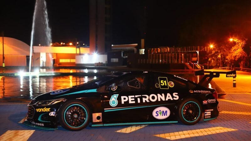 Átila Abreu apresenta novo carro para 2024 e comenta novidades da Stock Car