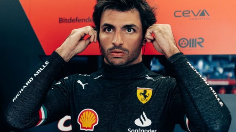 Sainz diz não ter ressentimentos de Hamilton após perder assento na Ferrari