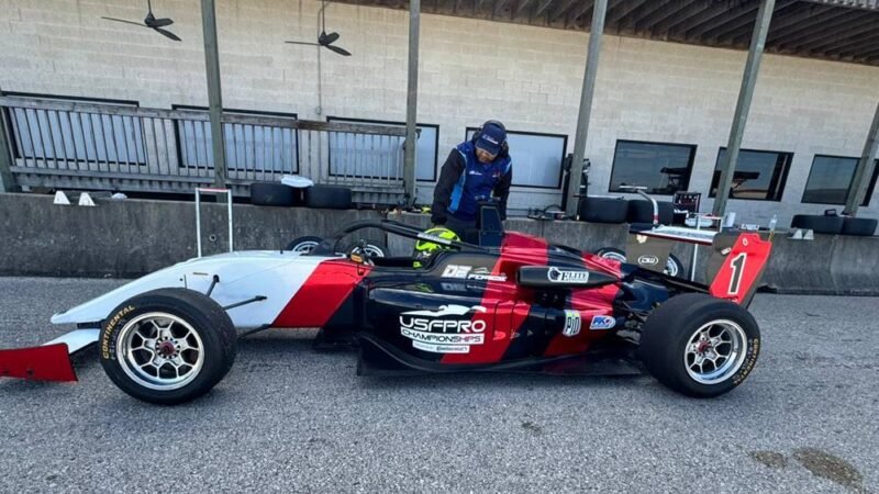 Nic Giaffone tem bom rendimento na pré-temporada da USF2000