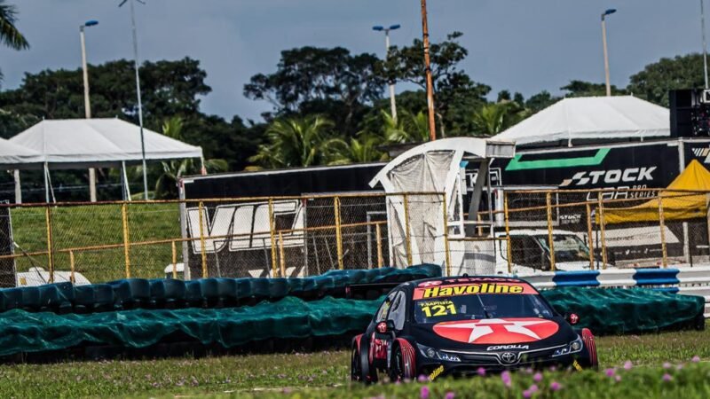 Stock Car: Felipe Baptista transforma pole em vitória na primeira etapa do ano