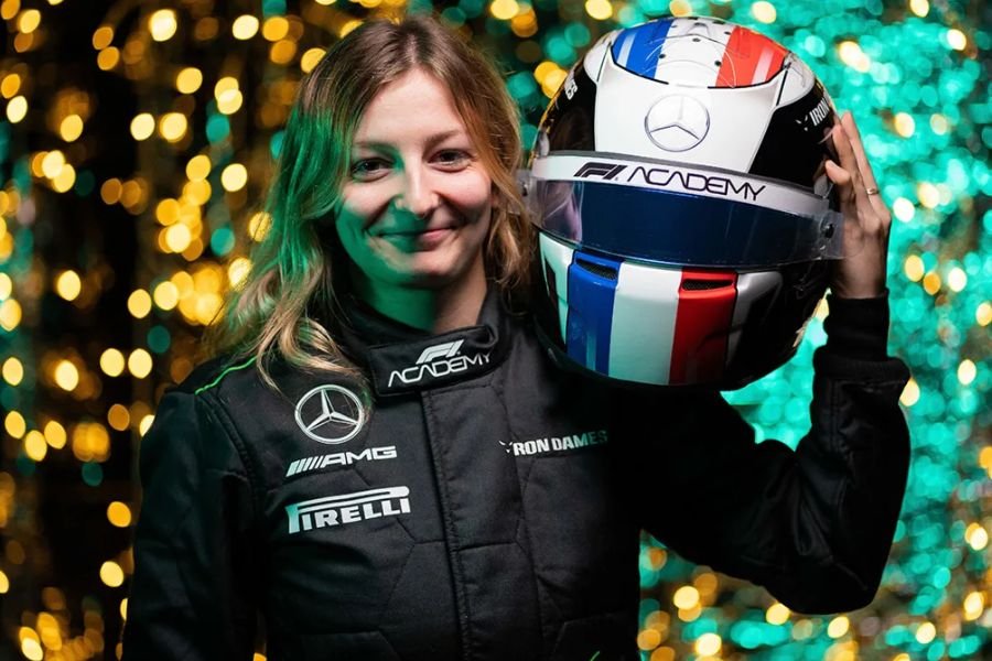F1 Academy: Doriane Pin garante pole position em Jeddah