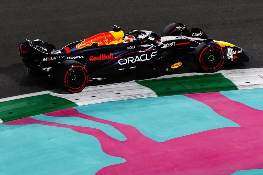 F1: Verstappen, Leclerc e Perez formam primeira fileira em Jeddah